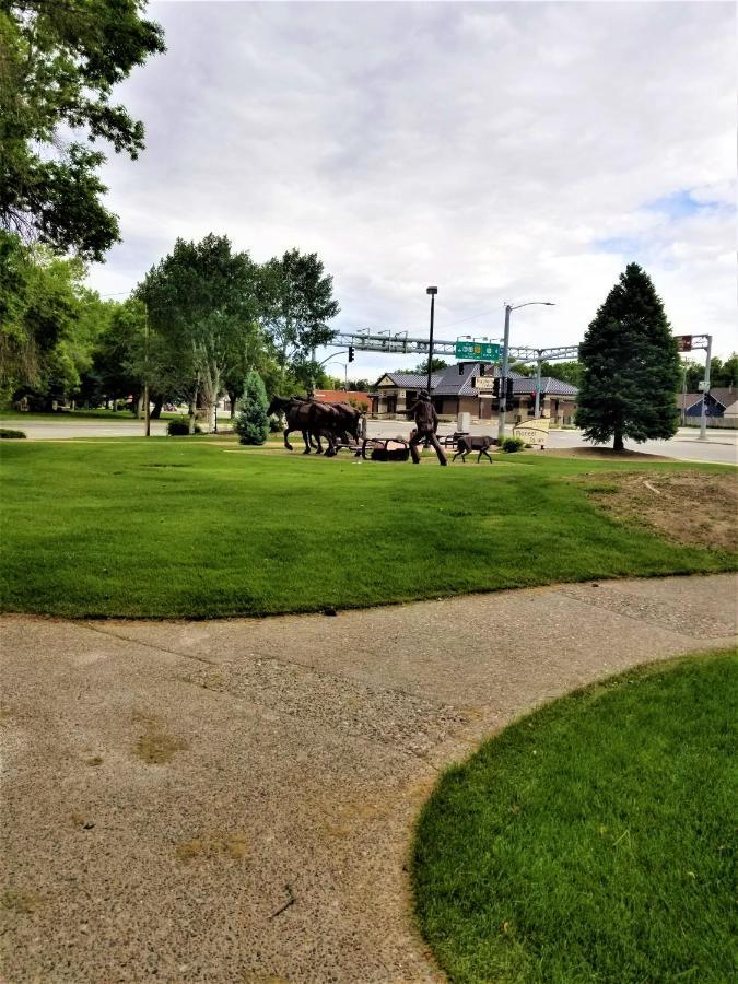 Town House Motor Inn Worland Exterior photo